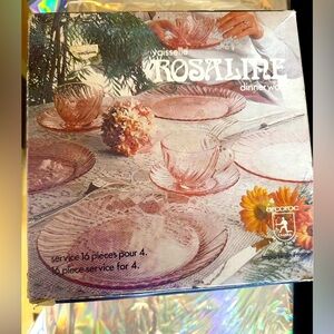 Brand New Arcoroc France Rosaline Vaisselle Pink Swirl 16 Pc Dinnerware Set